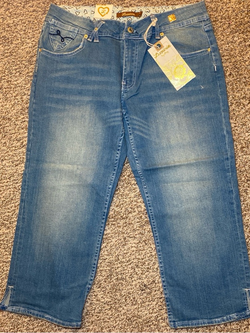 Luxirie by LRG Womans Capri Mid Wash Blue Jeans